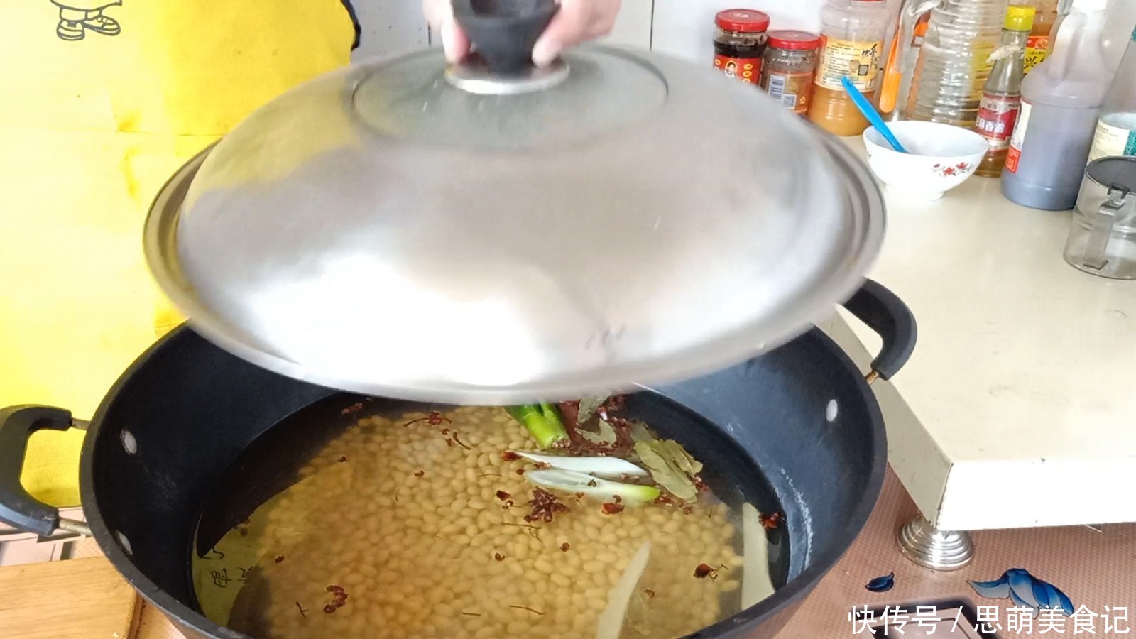 黄豆的时|黄豆此做法营养又解馋,比打豆浆营养翻倍,下酒下饭真是一绝,香