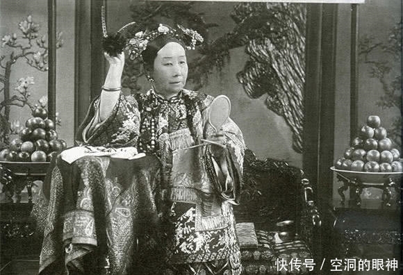 慈禧|慈禧因脱发“杀死”宫女,李莲英帮她梳头一根不掉,死前道出原因