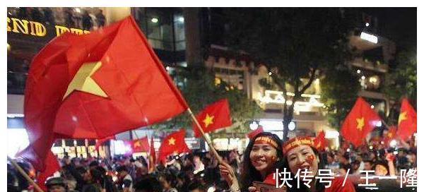 越南队|华人球迷目睹国足河内惨败记:越南女球迷不停尖叫 街上摩托狂欢