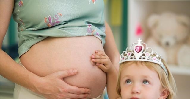 睡姿|孕妇睡觉时会压到胎儿吗?孕期睡眠姿势有讲究,孕妈早了解别做错