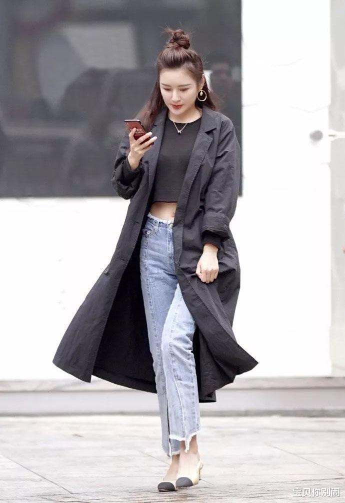 牛仔裤|微凉秋日的气质穿搭, 选一身潇洒的风衣外套, 搭配牛仔裤更有范儿