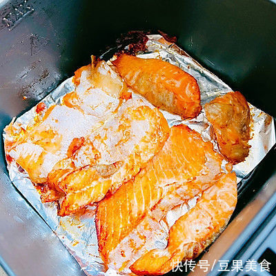西兰花|#一口新年味，全家享佳味#年味菜乐享鱼