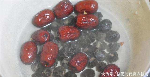  早餐|女人，别只会吃红枣啦！天冷多吃它，入锅一蒸，晶莹剔透香喷喷！