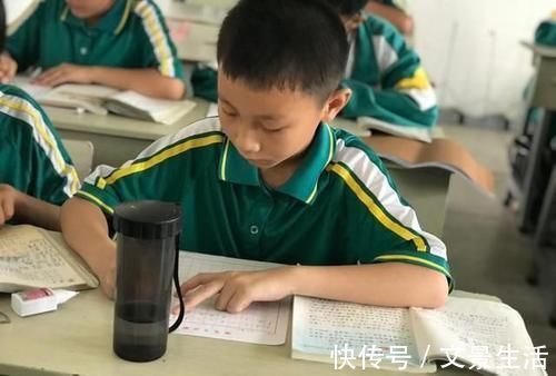 哈佛女孩刘亦婷|小学生因成绩不好,被父亲脱光衣服赶出家门,民警赶到心疼不已