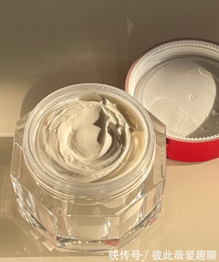 保湿|秋冬底妆干燥、卡粉真尴尬!6款妆前打底推荐,干皮油皮都能用