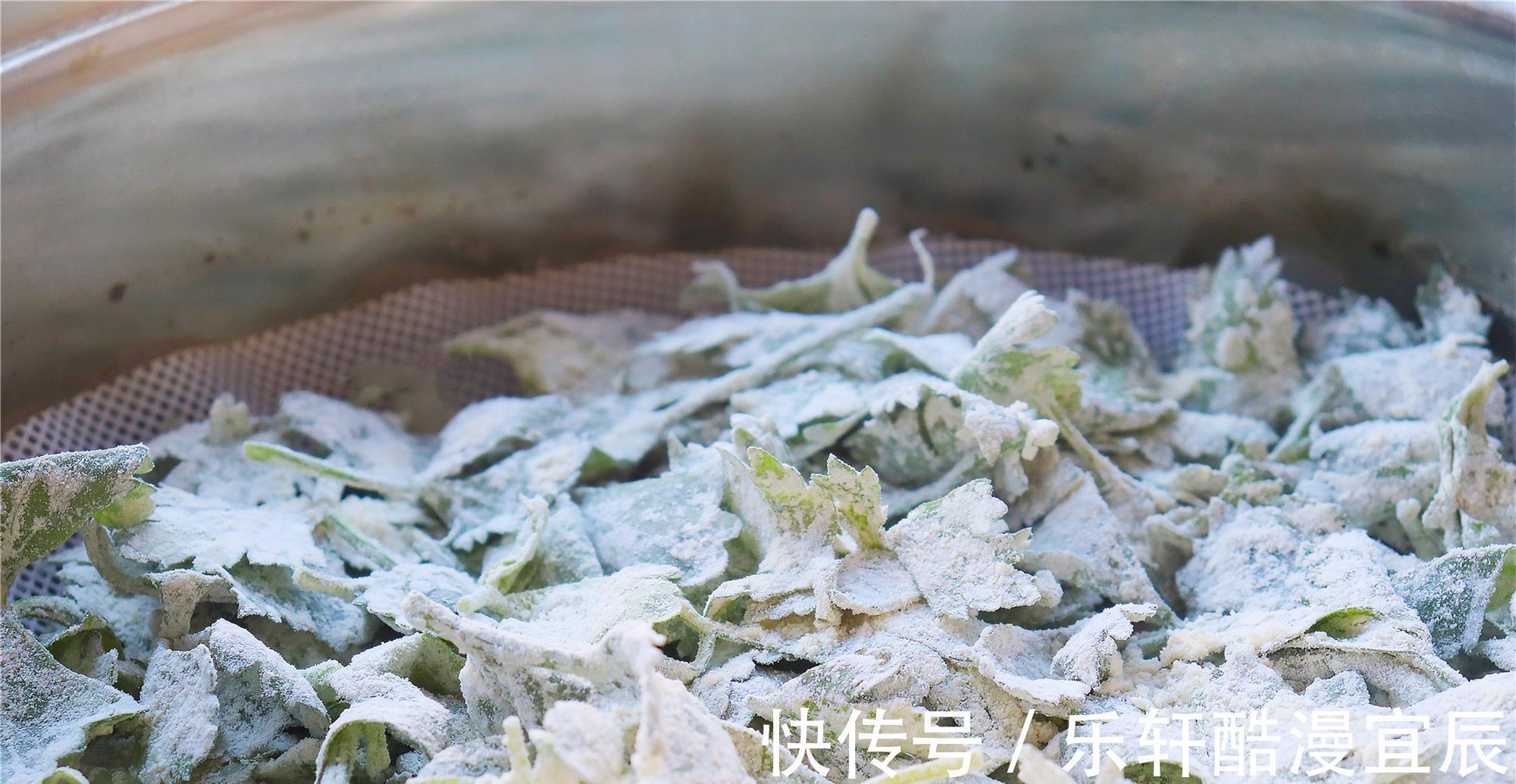 玉米面|我家此菜叶子从不扔,这样做完上桌就扫光,营养好吃,低脂还不胖