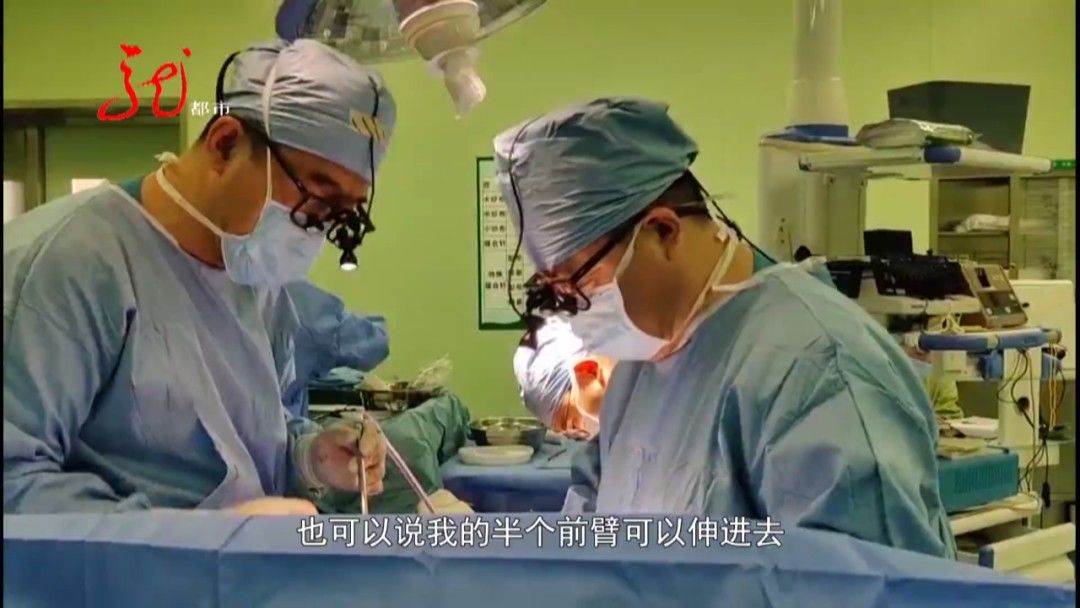 温庆松|医生半个前臂伸进患者胸腔手术，“井下”做手术，救了280斤男子！