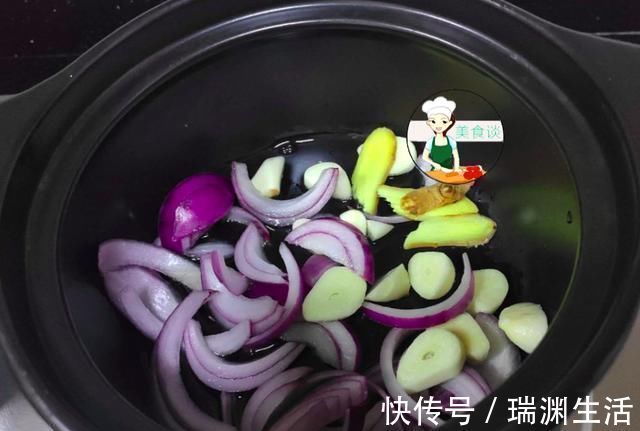 豆腐和此绝配，焖一焖鲜香嫩滑，做一锅连汤汁都不剩，便宜又营养