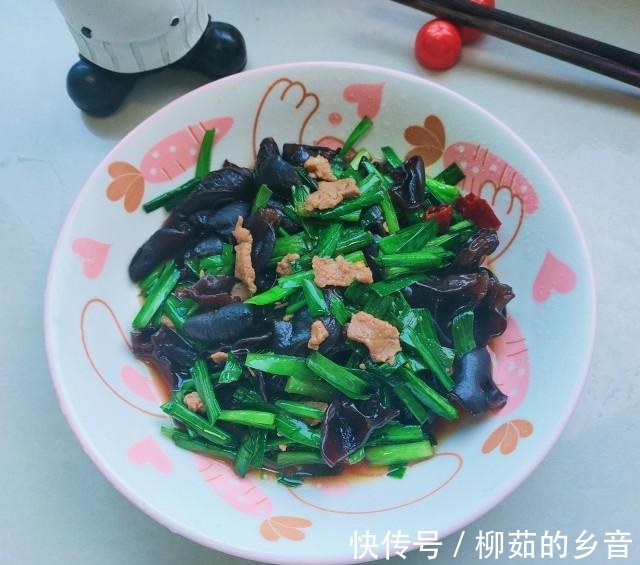 韭菜木耳炒肉!