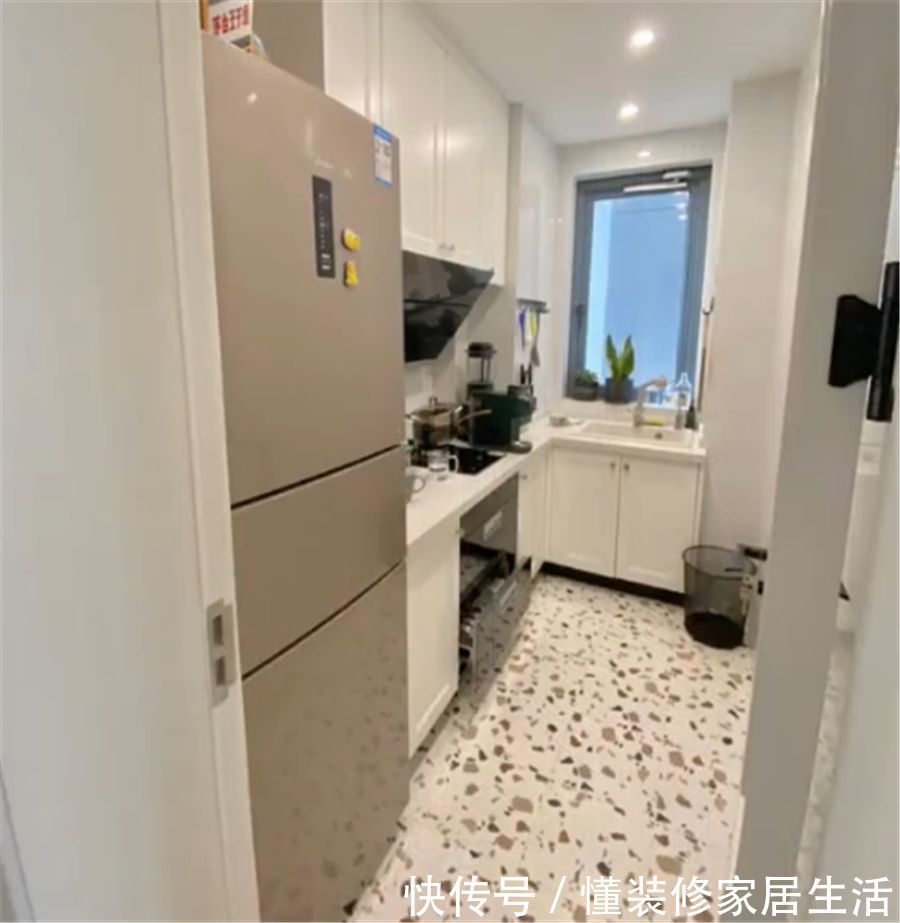 粉色系|她拒绝黑白灰极简,将套内80㎡的小家装修成粉色系,网友:太好看