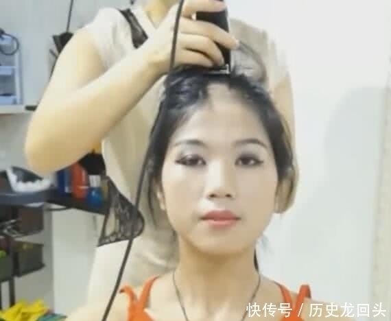 小姐姐去理发店,发型师手一抖剃了个光头,小姐姐哭着同意剃完