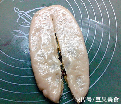 #健康甜蜜烘焙料理# 椰蓉提子面包