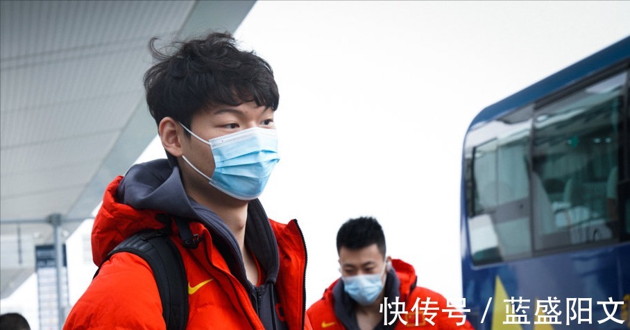 韩德君|中国男篮深夜公布14人名单!6后卫+4内线,34岁的韩德君确定留下!