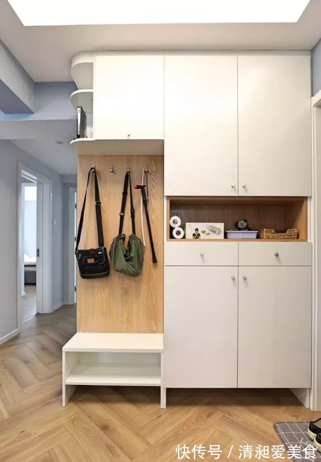 玄关柜|电视墙要不要装柜子?一进屋就被迷住了,全屋太漂亮了