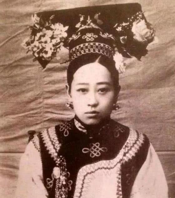 美貌|她是晚清第一美人，黑白照难掩美貌，却被慈禧害苦半辈子
