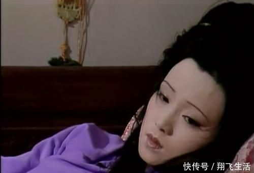 王熙凤$秦可卿的葬礼上,贾珍手里拿了一件不该拿的东西,尤氏太丢脸了