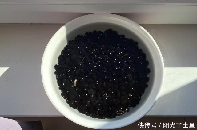 胭脂|入冬后,用它來代替豆?jié){牛奶,補(bǔ)氣又養(yǎng)血,面如桃花不用涂胭脂!