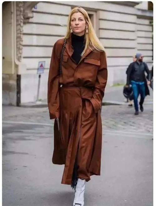 中年女人穿衣选款注意：少穿“装嫩色”，多穿“气质色”