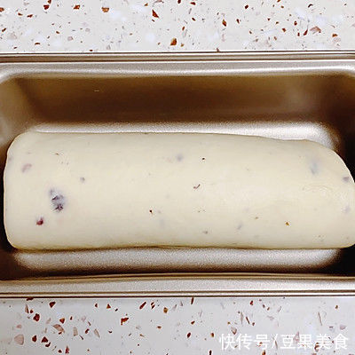 升级版奶香吐司这样做，隔壁小孩都馋哭了