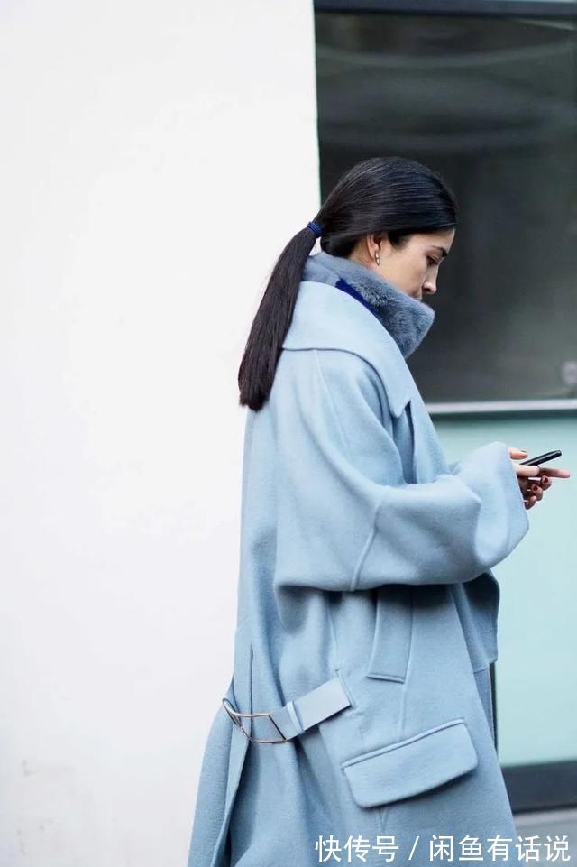 颜色|40岁女人别只会穿“黑白灰”,试试这4组高阶配色,气质更高级