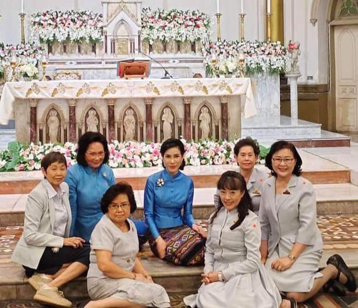 俏丽|诗尼娜贵妃又换新造型,俏丽可爱,却像民国时期的姨太太