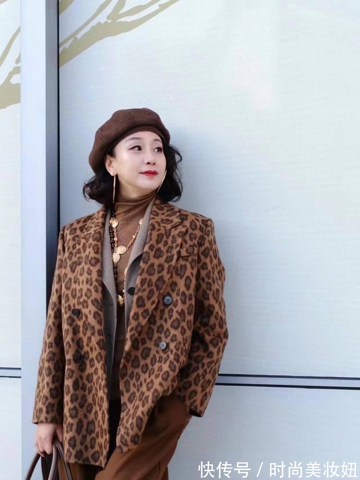 外套|50岁女人也可以很美,大胆尝试时髦穿搭,美不应该被年龄限制