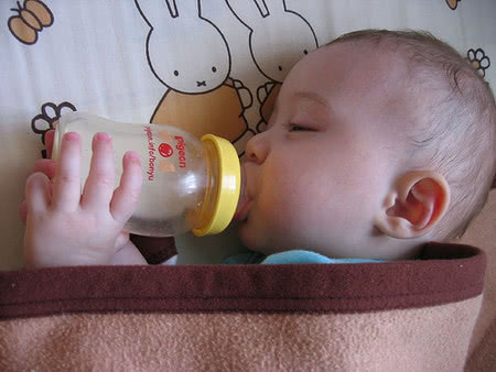 发育|提醒家长2个时间别给娃喝水了,容易伤脾不长个,抓紧停手