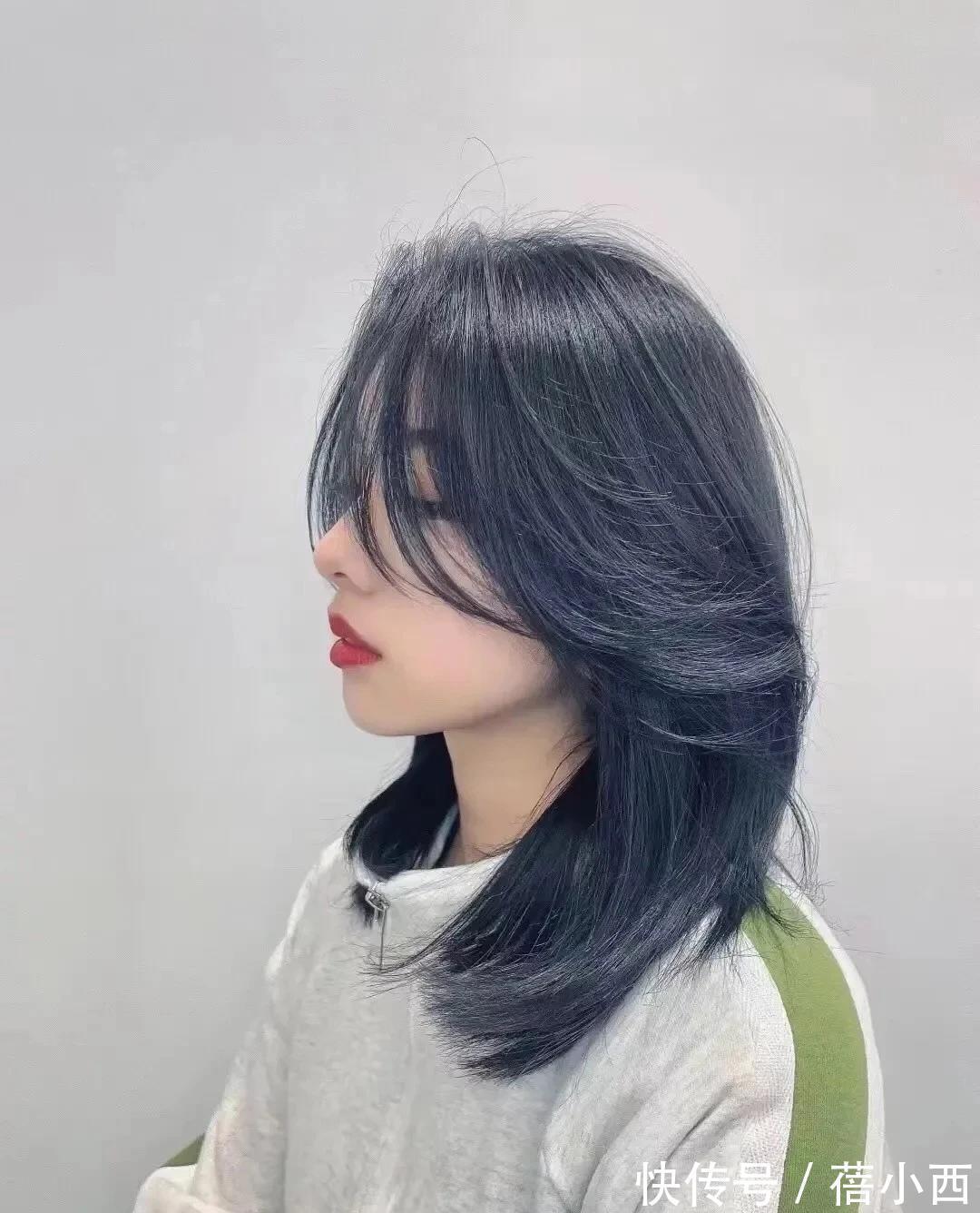 烟灰蓝 秋季流行什么样的发型?女生剪干净利落的小短发,耐看指数五颗星