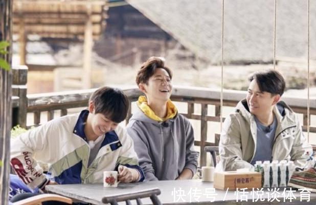 《向往的生活》素質(zhì)很差的一個(gè)嘉賓，室內(nèi)當(dāng)眾抽煙，黃磊全程無(wú)視