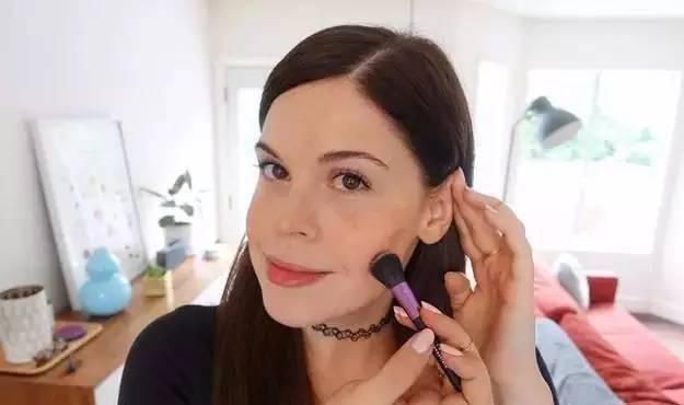 番茄酱|天啦这个妹子腻害了,用食物来化妆!效果竟然。。