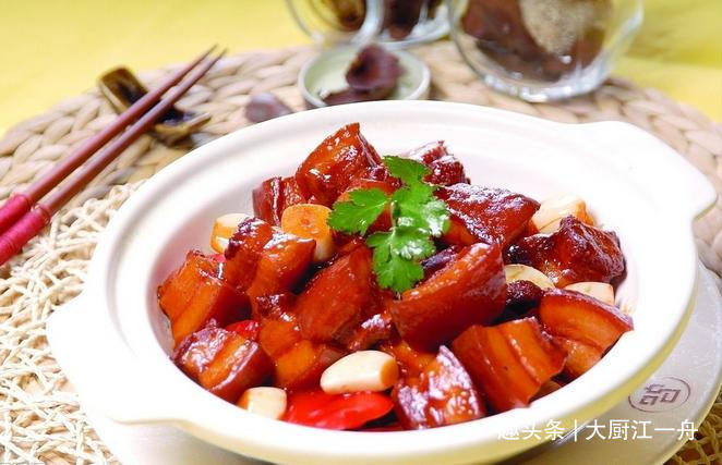 红烧肉其实不用炒糖色，教你快餐店做法，软烂入味，吃着还不腻