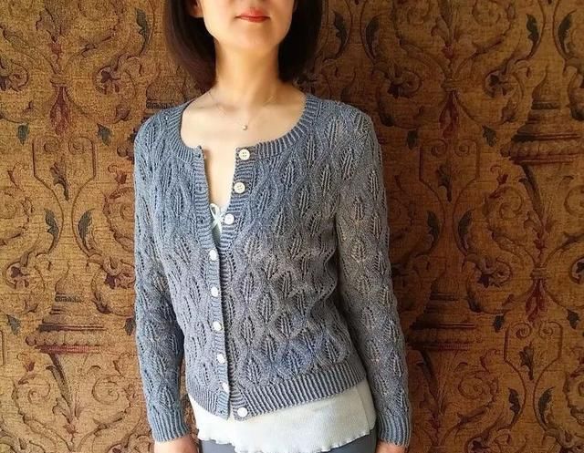 插图|修身杆开衫编织教程,图案漂亮的附着插图