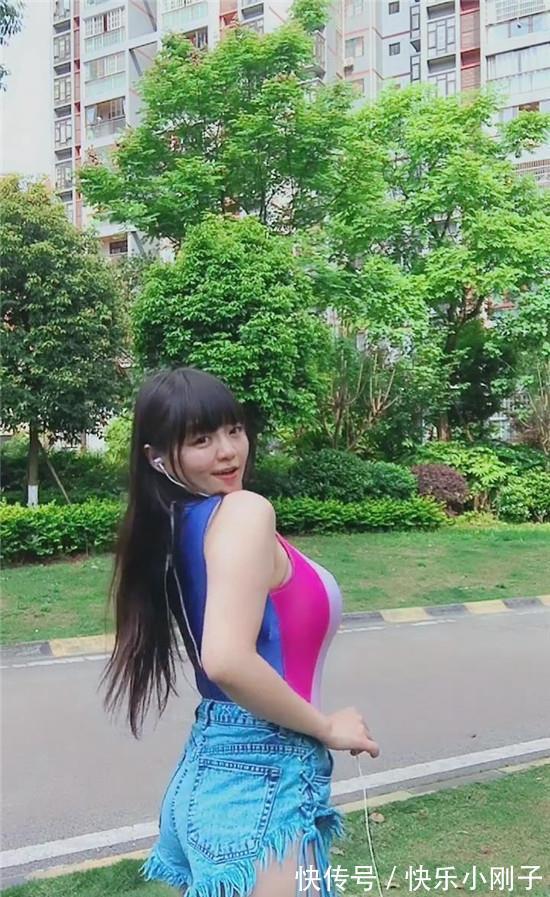 牛仔裤 紧身牛仔裤的十分百搭,可以搭配出各种风格!