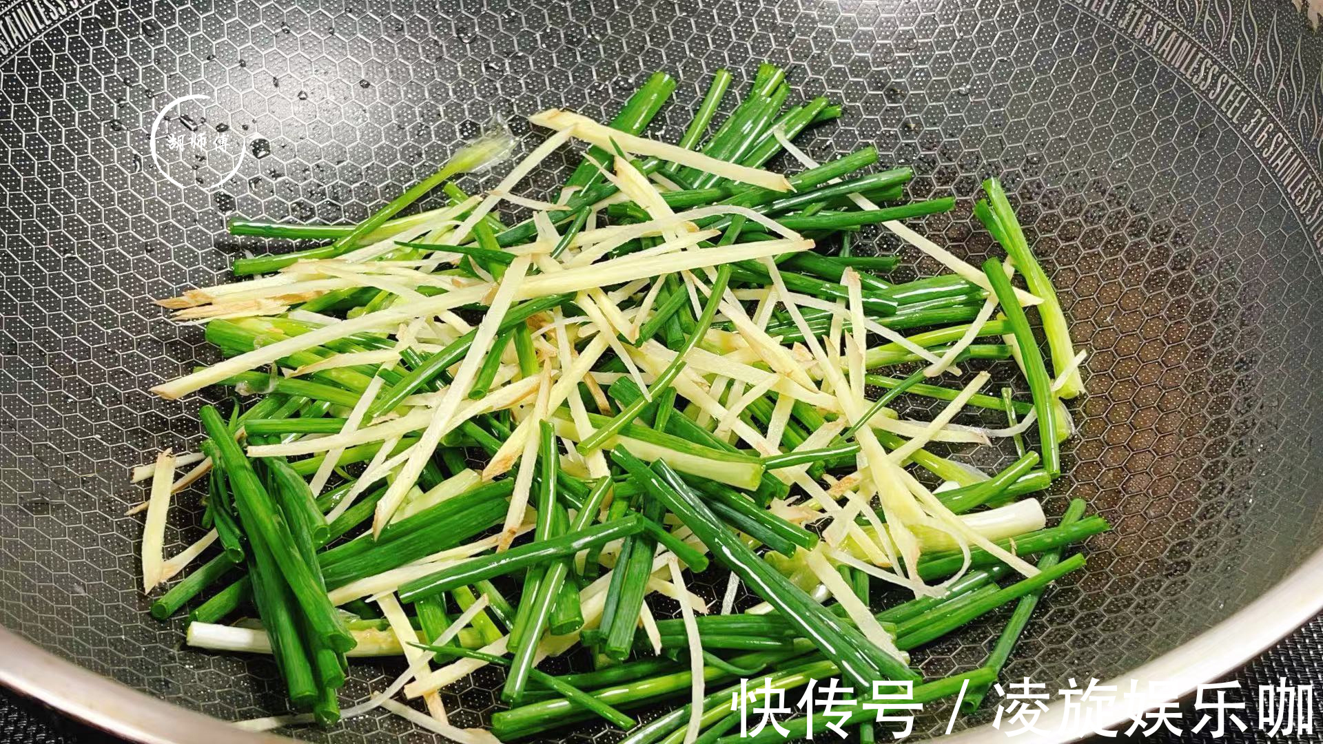 胡师傅|白灼虾最忌讳用水煮,海边人教我一招,虾肉又香又嫩,没一点腥味