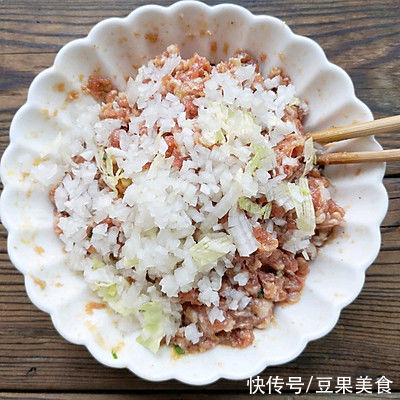 肉卷|百财聚来——清香可口，鲜嫩多汁的白菜卷肉