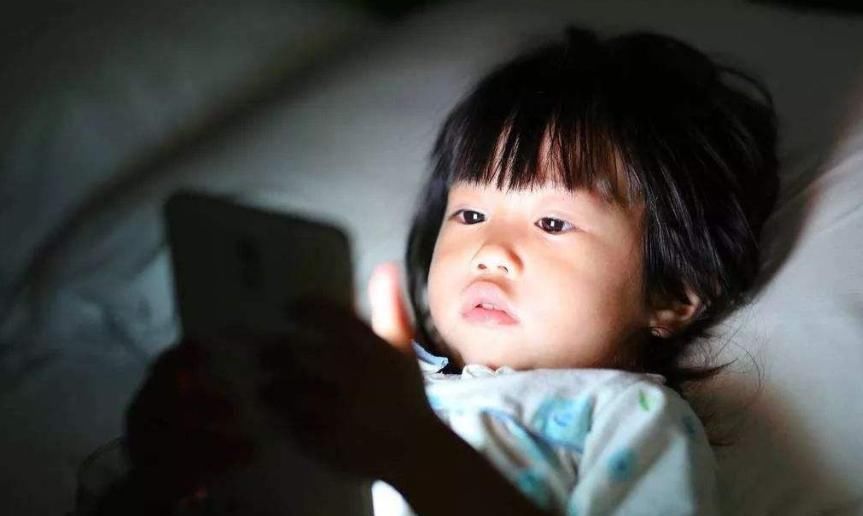 视力|为啥有的初中生,天天玩手机却从不近视医生道出了实情