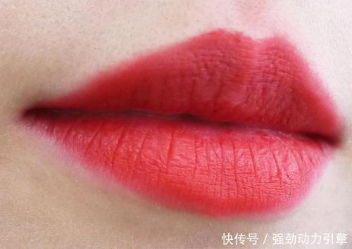 涂口红不掉色的小妙招