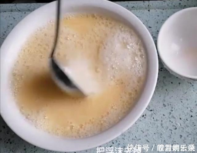 蒸鸡蛋羹时,千万别加水就蒸!牢记加一物,鸡蛋羹比豆腐脑还要嫩