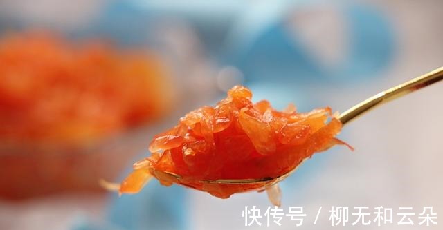 秋季干燥,要常吃这食材,4块一斤营养高,剥好皮再熬一熬好香呀!