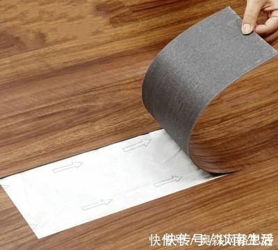 瓷砖|建议大家：别再凿地板铺瓷砖了，瞧瞧这家人这样弄，整洁又美观