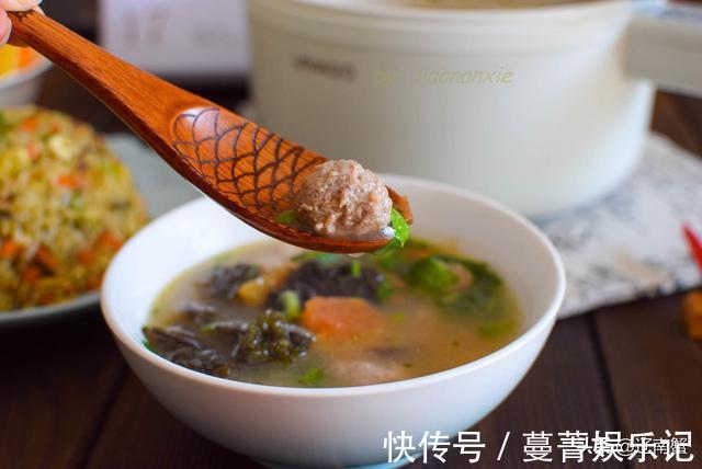 午饭|50岁阿姨午饭一人食,五彩炒饭丸子汤,不糊弄不凑合认真生活