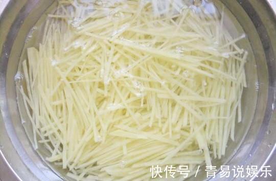 炒醋溜土豆丝,是先放醋还是后放醋大厨提醒记住这几个小技巧