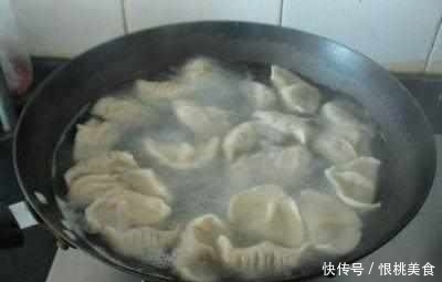 饺子|煮饺子总是破皮?教你一招,煮出来的饺子永远不破皮!