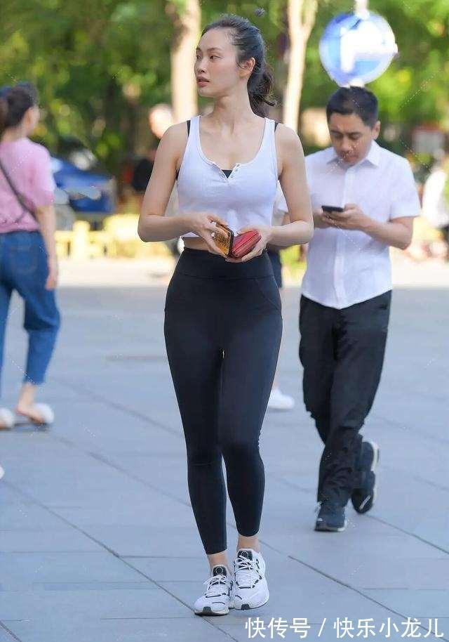 针织裙 凹凸感十足的打底裤,搭配风格要追求别具一格,时尚过人