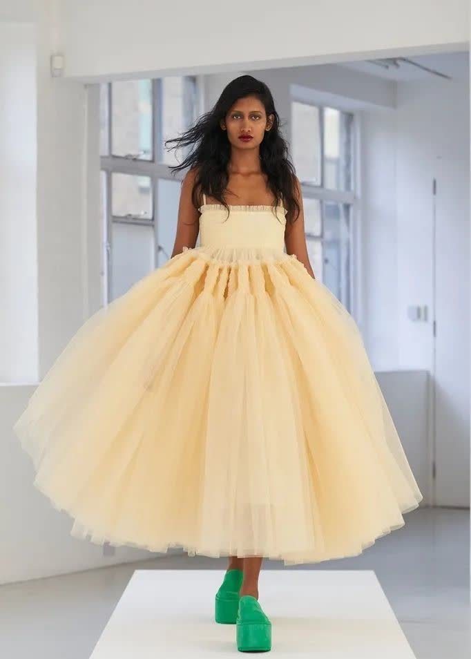 yeezy|目测增高10cm 的凉鞋你不馋吗？