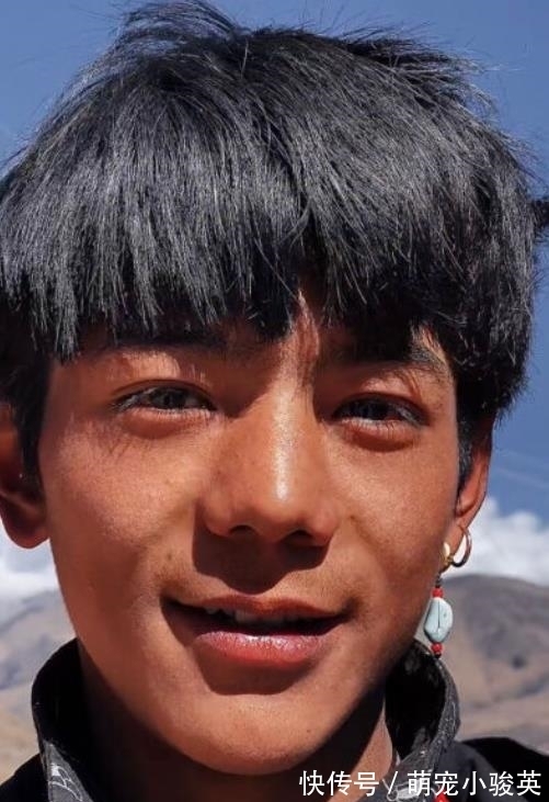 龔俊|《中餐廳5》海報(bào):姚安娜獨(dú)自站后排,顏值普通頭比周也大一圈