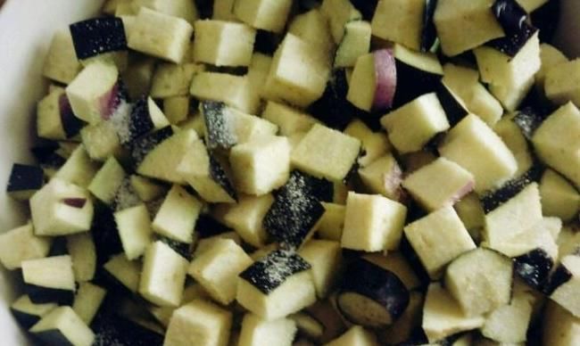 夏天,遇到这菜别手软,7毛钱一斤,钙是鸡蛋3倍,蒸着吃最香