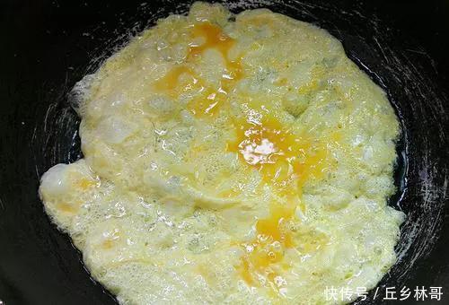 鸡蛋包豆腐也可以在家做,香味浓郁,做法简单,和饭店的一样好吃