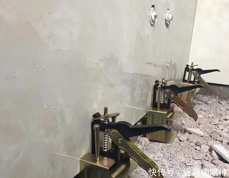 木条|工人如果在墙砖下放这个东西,你连验收都不用,直接结算工钱!