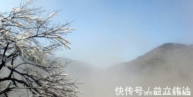 冰雪|瀑布“冻成”网红,许多人冒着严寒欣赏,形成了奇妙的冰雪奇观